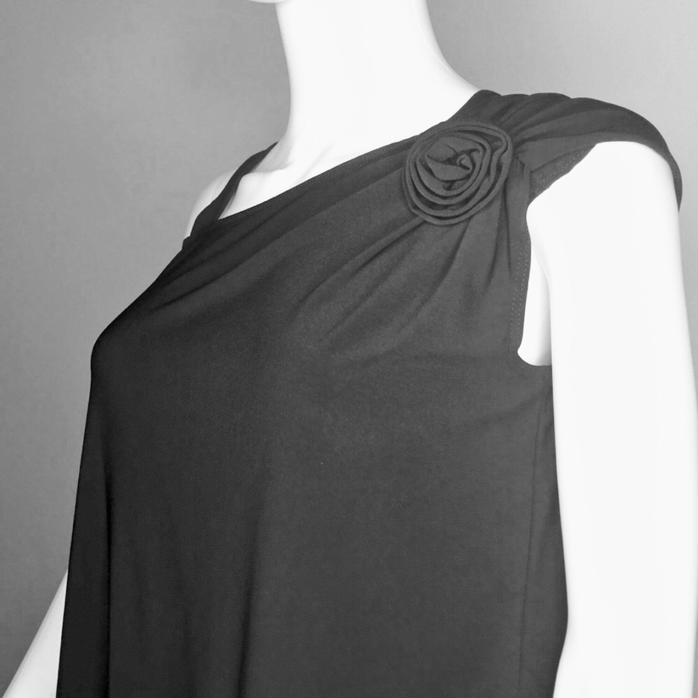 Women’s Casual Living Rosette Detail Top Size S - Picture 2 of 8